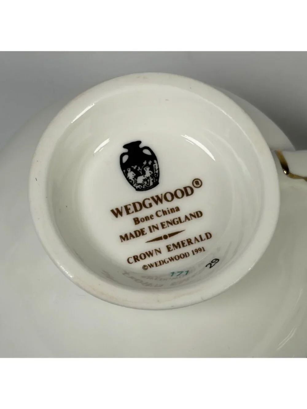 1991 Wedgwood Crown Emerald Bone China Tea Cup & Saucer Made in England